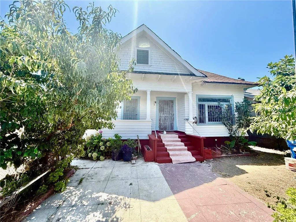 860 W 54th, Los Angeles, California 90037 home-pic-0
